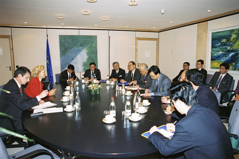 Foto 1: Nicole FONTAINE meets with a Chinese Delegation at the European Parliament in Brussels