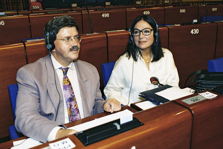 Valokuva 2: Mr Thomas MANN and Mrs  Nana MOUSKOURI during a plenary session in Strasbourg