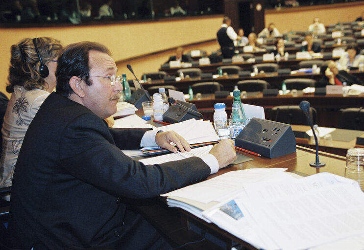 Photo 8: Court of Auditors Report 2003: Annual Report presented to the BUDG Committee