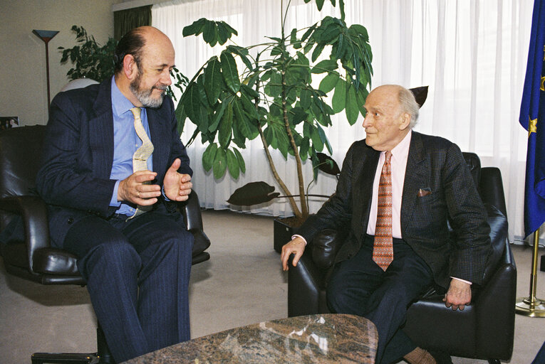 Fotografi 3: Visit of Lord Yehudi MENUHIN at the European Parliament in Strasbourg