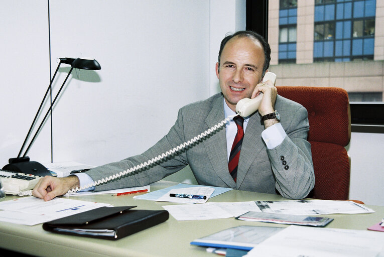 Fotogrāfija 3: Portrait of MEP Jose Javier POMES RUIZ in Brussels