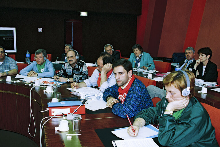 Foto 2: Meeting with trade union representatives on the closure of the Renault factory in Belgium