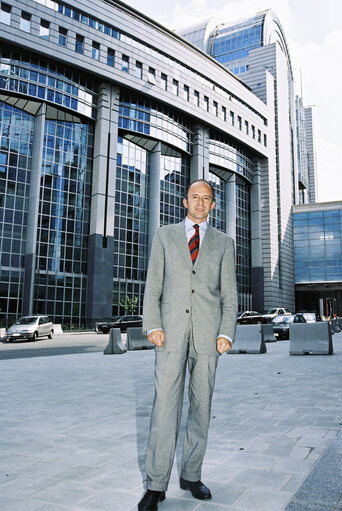 Fotagrafa 7: Portrait of MEP Jose Javier POMES RUIZ in Brussels