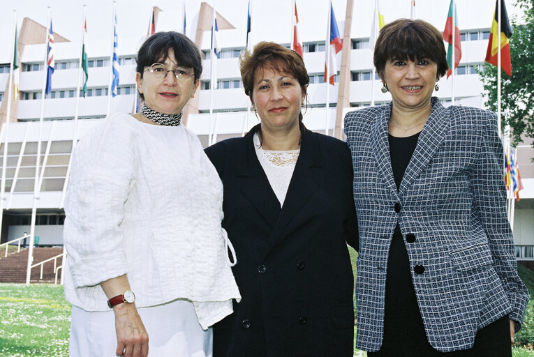 Fotogrāfija 5: Mrs IZQUIERDO ROJO meets with candidates in the Algerian election