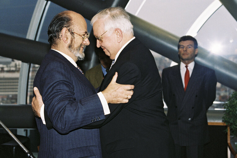 Φωτογραφία 23: Jose Maria GIL-ROBLES GIL-DELGADO - EP President meets with Egon KLEPSCH, Former EP President