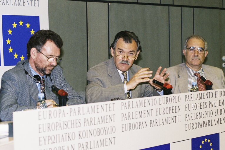 Fotogrāfija 3: Press conference onThe Ottawa Treaty, the Anti-Personnel Mine Ban Convention, or often simply referred to as the Mine Ban Treaty.