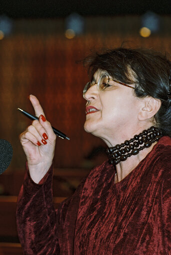 Fotografie 9: MEP Maria IZQUIERDO ROJO speaks in plenary session in Strasbourg