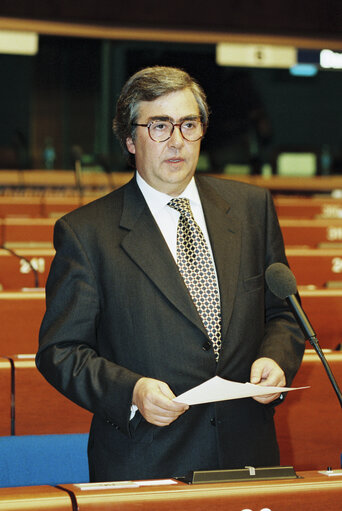 Fotografia 6: MEP Joaquim MIRANDA speaks in plenary session in Strasbourg