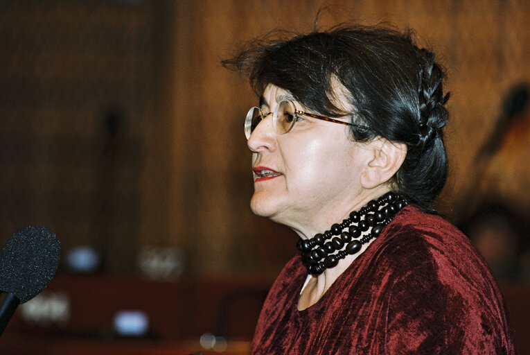 Fotogrāfija 10: MEP Maria IZQUIERDO ROJO speaks in plenary session in Strasbourg