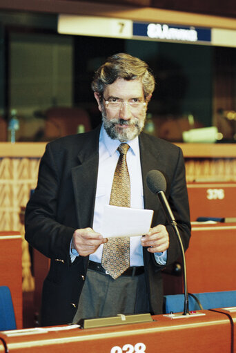 Foto 5: MEP Sergio RIBEIRO speaks in plenary session in Strasbourg