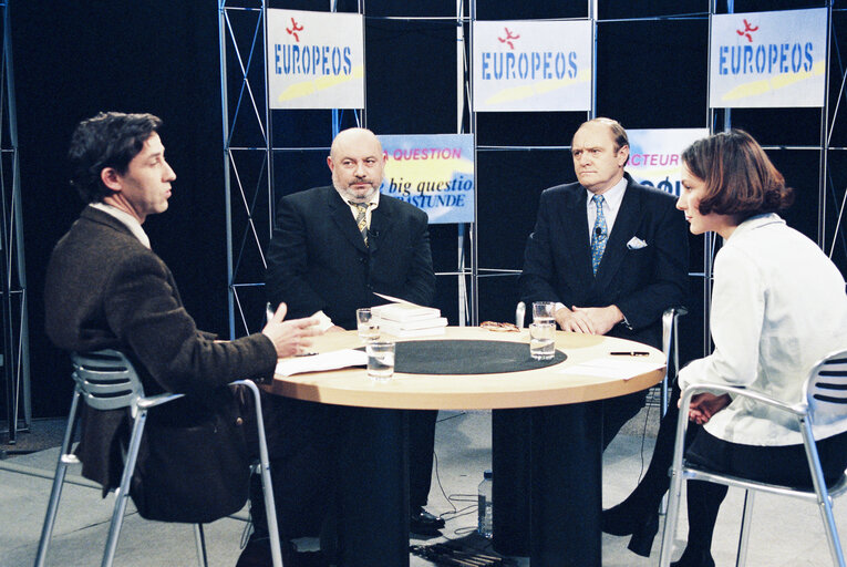 Fotogrāfija 12: French Commissioner Yves-Thibault de SILGUY takes part in the France 3 TV broadcast Europeos in Strasbourg