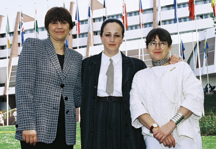 Fotografia 7: Mrs IZQUIERDO ROJO meets with candidates in the Algerian election