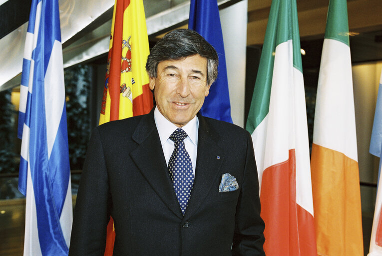 Fotografia 4: The MEP Umberto SCAPAGNINI in Strasbourg in April 2004.