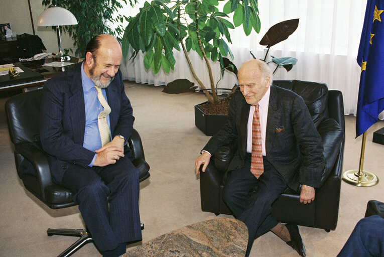 Fotografi 6: Visit of Lord Yehudi MENUHIN at the European Parliament in Strasbourg