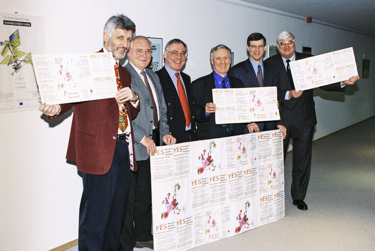 Foto 2: Action of UK MEPs:  Yes We want a Scottish Parliament