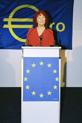 Photo 21 : Event for the launch of Euro currency