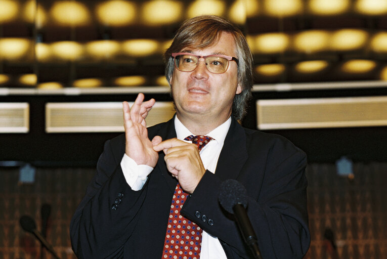 Foto 4: The Austrian Non-Attached MEPs in the hemicycle in Strasbourg