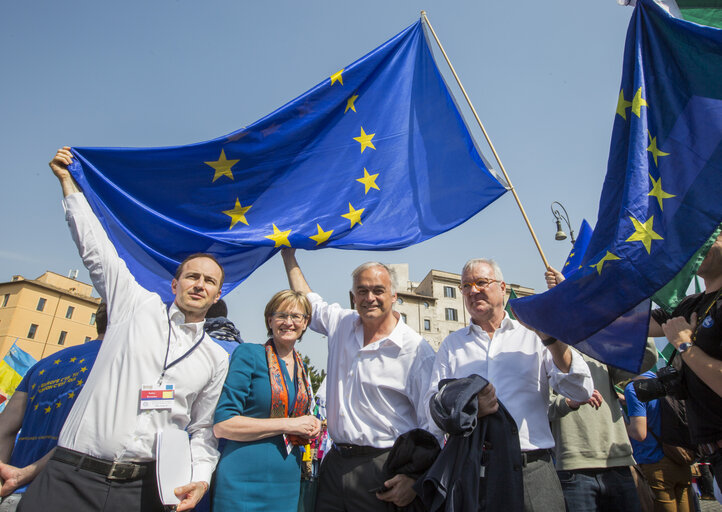 Fotografija 12: Celebrations of the 60th anniversary of the signing of the Treaties of Rome - Forum on the Future of Europe - ' March in Rome '