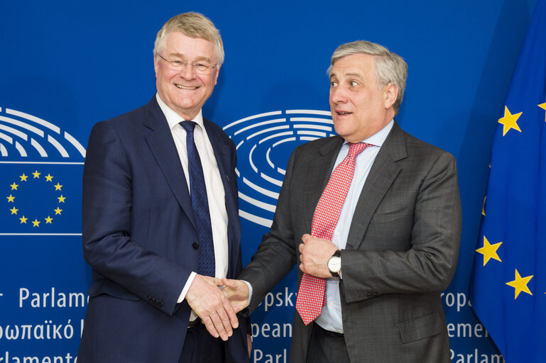 Fotografi 3: Antonio TAJANI - EP President meets with Markku MARKKULA - President of the European Committee of the Regions