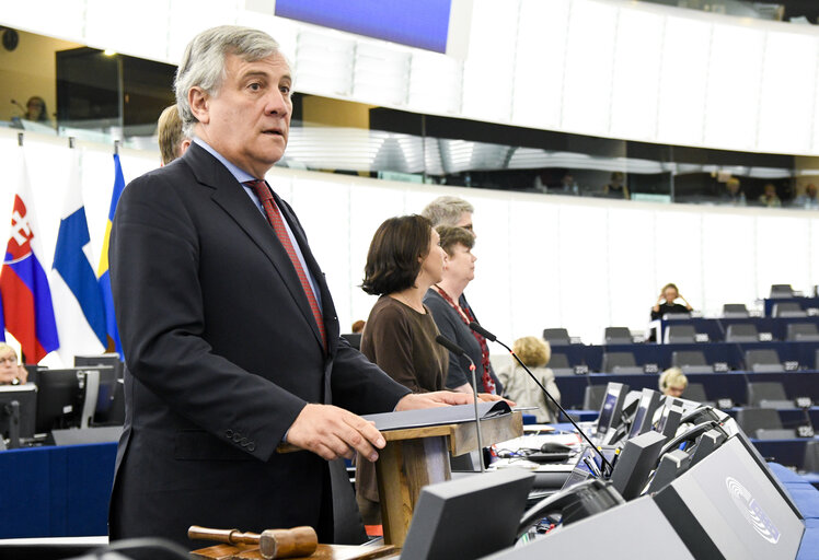 Fotogrāfija 15: Minute of silence for the victims of the London block fire of the Grenfell Tower in plenary session Week 24 2017 in Strasbourg