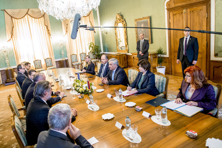 Foto 6: SLOVAKIA, Bratislava:  President of the European Parliament Antonio Tajani (R) and President of Slovak Republic Andrej Kiska (L) attend  their  bilateral meeting in Bratislava on April, 24.