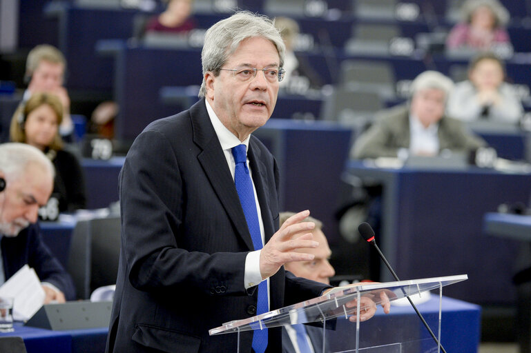 Снимка 11: Antonio TAJANI - EP President and Paolo GENTILONI, President of the Council of Ministers of the Italian Republic in plenary session Week 11 2017 in Strasbourg