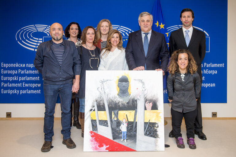 Artists from Azores offer a painting on terrorist attacks in Brussels to EP President