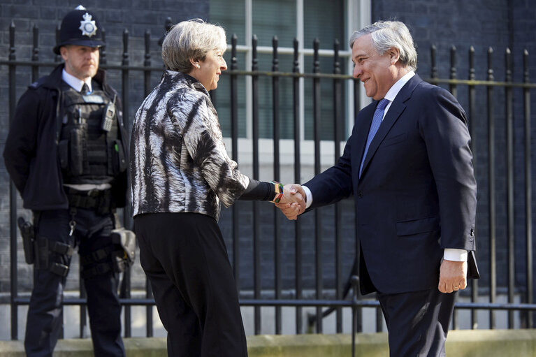 Valokuva 5: Visit of the President of the European Parliament to London - Antonio TAJANI - EP President meets with Teresa MAY - Prime Minister of the United Kingdom at 10 Downing street