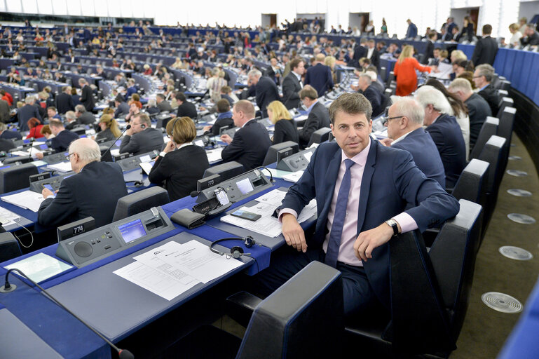 Fotografia 3: Miroslaw PIOTROWSKI in plenary session week 14 2017 in Strasbourg