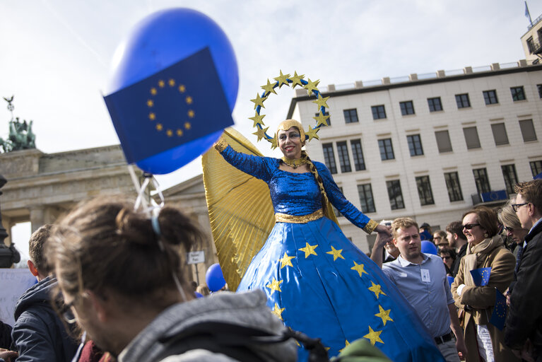 Fotografia 4: 60th Anniversary of the Treaty of Rome celebrations - ' March for Europe in Berlin '