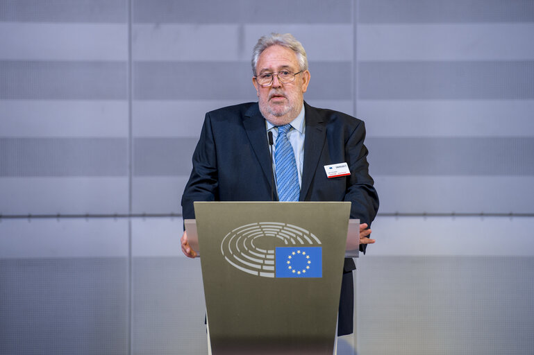 Φωτογραφία 4: Tribute to Julian PRIESTLEY, former EP Secretary-General