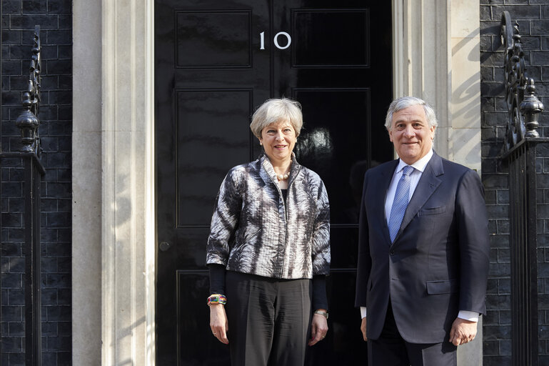 Valokuva 19: Visit of the President of the European Parliament to London - Antonio TAJANI - EP President meets with Teresa MAY - Prime Minister of the United Kingdom at 10 Downing street