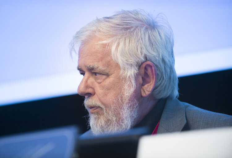 Photo 9: Plenary session of the European Economic and Social Committee - Closing remarks