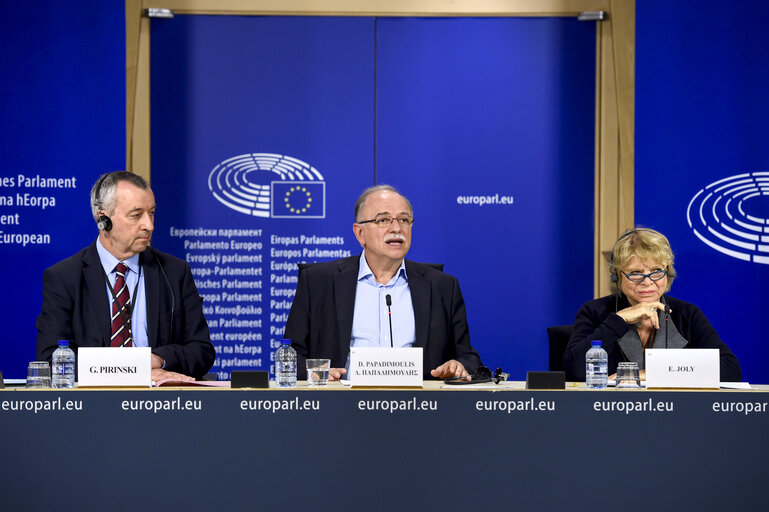 Photo 5: Press conference on ' The Missing Scenario: there are alternatives for Europeans '