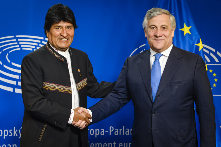 Foto 6: Official visit of the President of Bolivia. - Welcome.