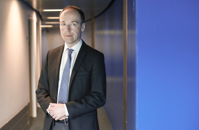 Journalist Eeva KARKKAINEN interview with Jussi HALLA-AHO