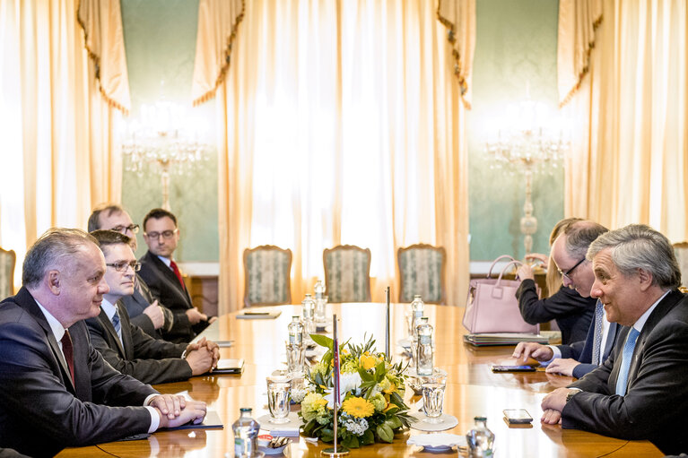 Foto 7: SLOVAKIA, Bratislava:  President of the European Parliament Antonio Tajani (R) and President of Slovak Republic Andrej Kiska (L) attend  their  bilateral meeting in Bratislava on April, 24.