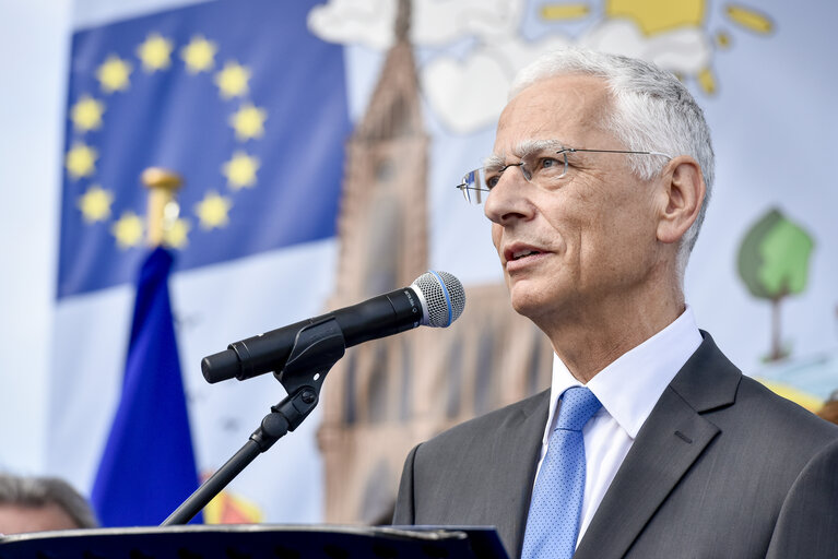 Fotografija 11: Open Day of the European institutions 2017 - Strasbourg -   Raise of the European Union flag by the Eurocorps