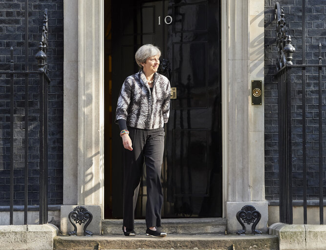 Valokuva 21: Visit of the President of the European Parliament to London - Antonio TAJANI - EP President meets with Teresa MAY - Prime Minister of the United Kingdom at 10 Downing street