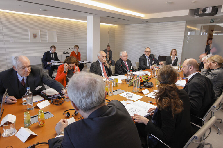 Foto 3: Martin SCHULZ EP President meets with the jury of the Charlemagne Youth Prize