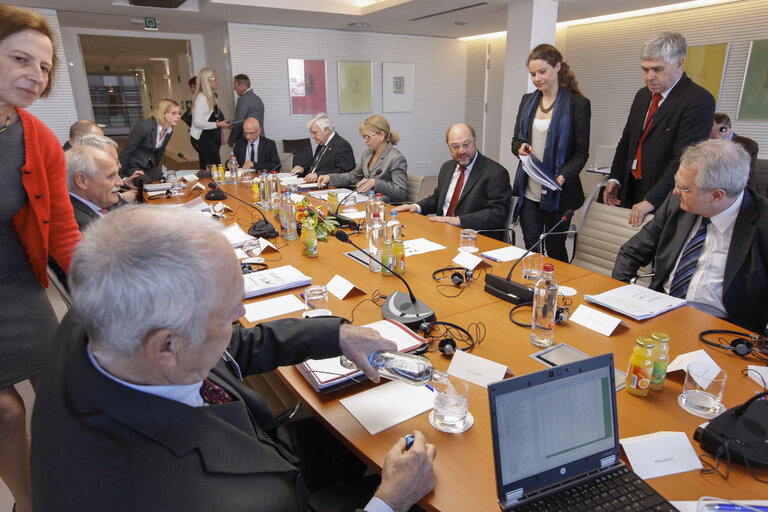 Foto 4: Martin SCHULZ EP President meets with the jury of the Charlemagne Youth Prize