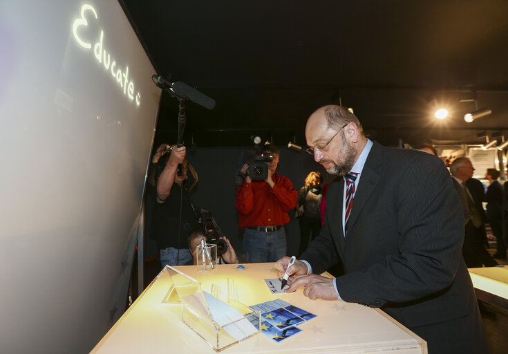 Valokuva 3: Nobel Exhibition in the Parlamentarium. Inauguration of the Nobel Peace Center exhibition