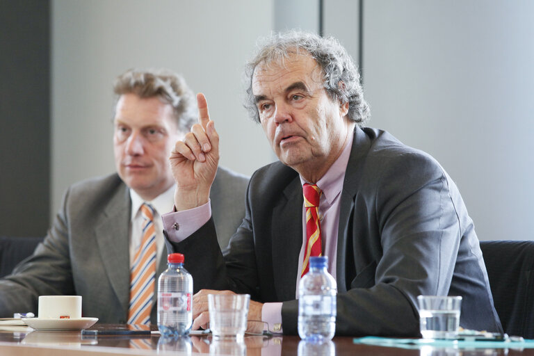 MEP Karl-Heinz FLORENZ meets with the Analytik Manager Zirkels - Discussion on recent developments around environment, health and consumer protection with business representatives