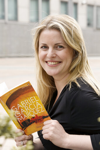 Foto 12: MEP Emma McCLARKIN for Get Caught Reading Campaign