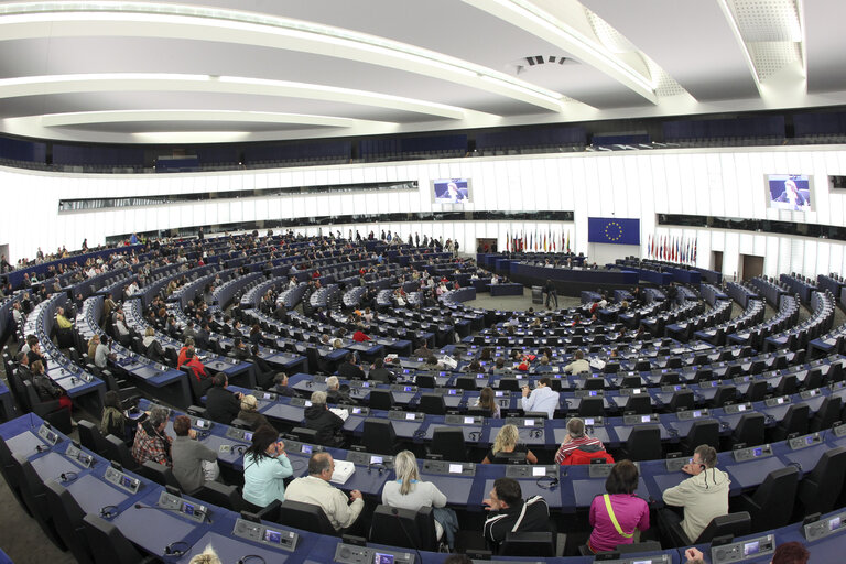 Fotogrāfija 1: Hemicycle