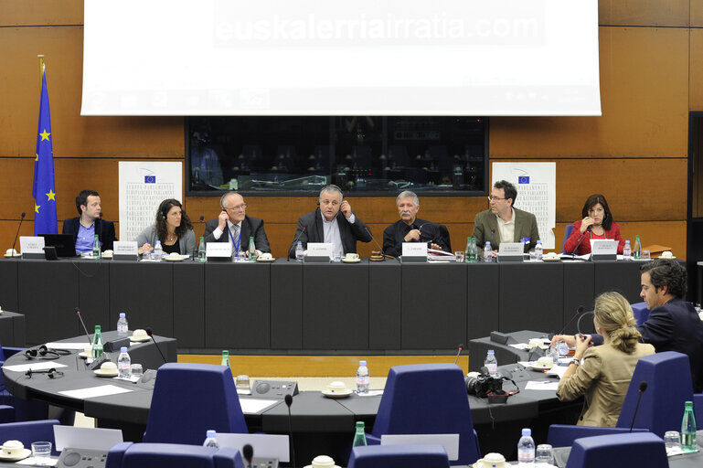 Fotografija 14: Intergroup meeting for traditional minorities