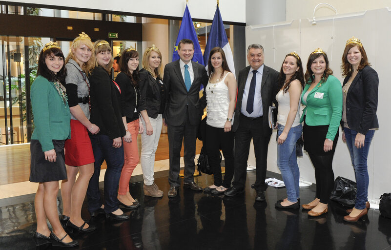 Fotagrafa 2: EPP group leader meets with Martin KASTLER and the official wine princesses from middle franconia