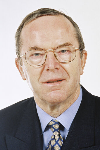 Fotografia 9: Portrait of MEP Wilfried A E MARTENS