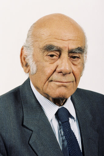 Foto 14: Portrait of MEP Vassilis EPHREMIDIS