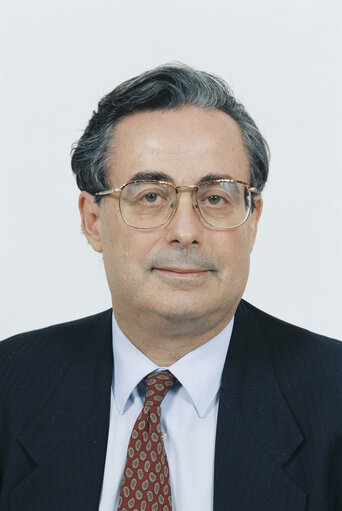 Foto 2: Portrait of MEP Alonso Jose PUERTA